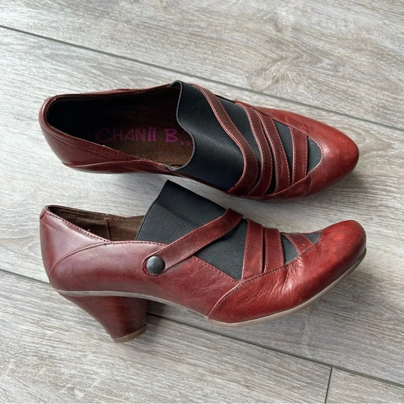 Chanii B Burgundy Pointed Toe Retro  Style Slip On Bootie - Picture 2 of 14